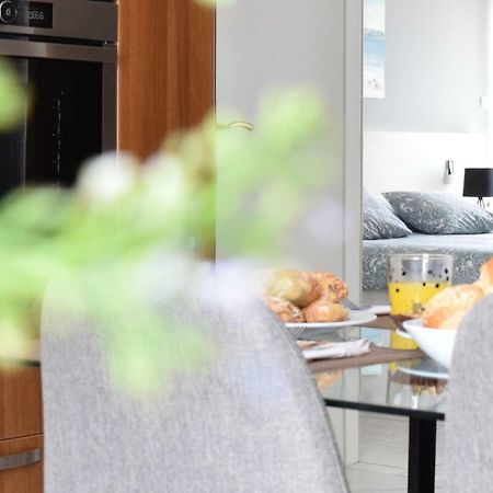 Poseidon By Heloni Apartments พีเรียส ภายนอก รูปภาพ