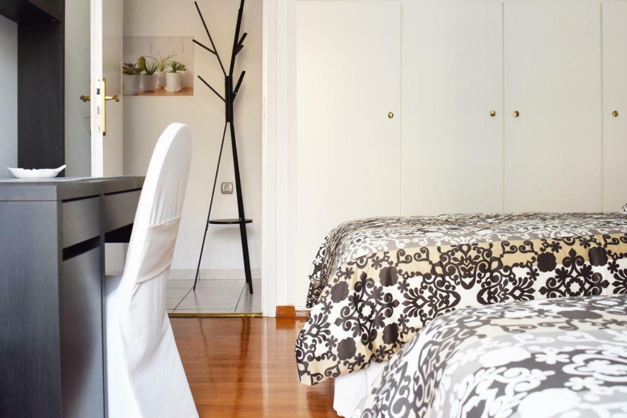 Poseidon By Heloni Apartments พีเรียส ภายนอก รูปภาพ