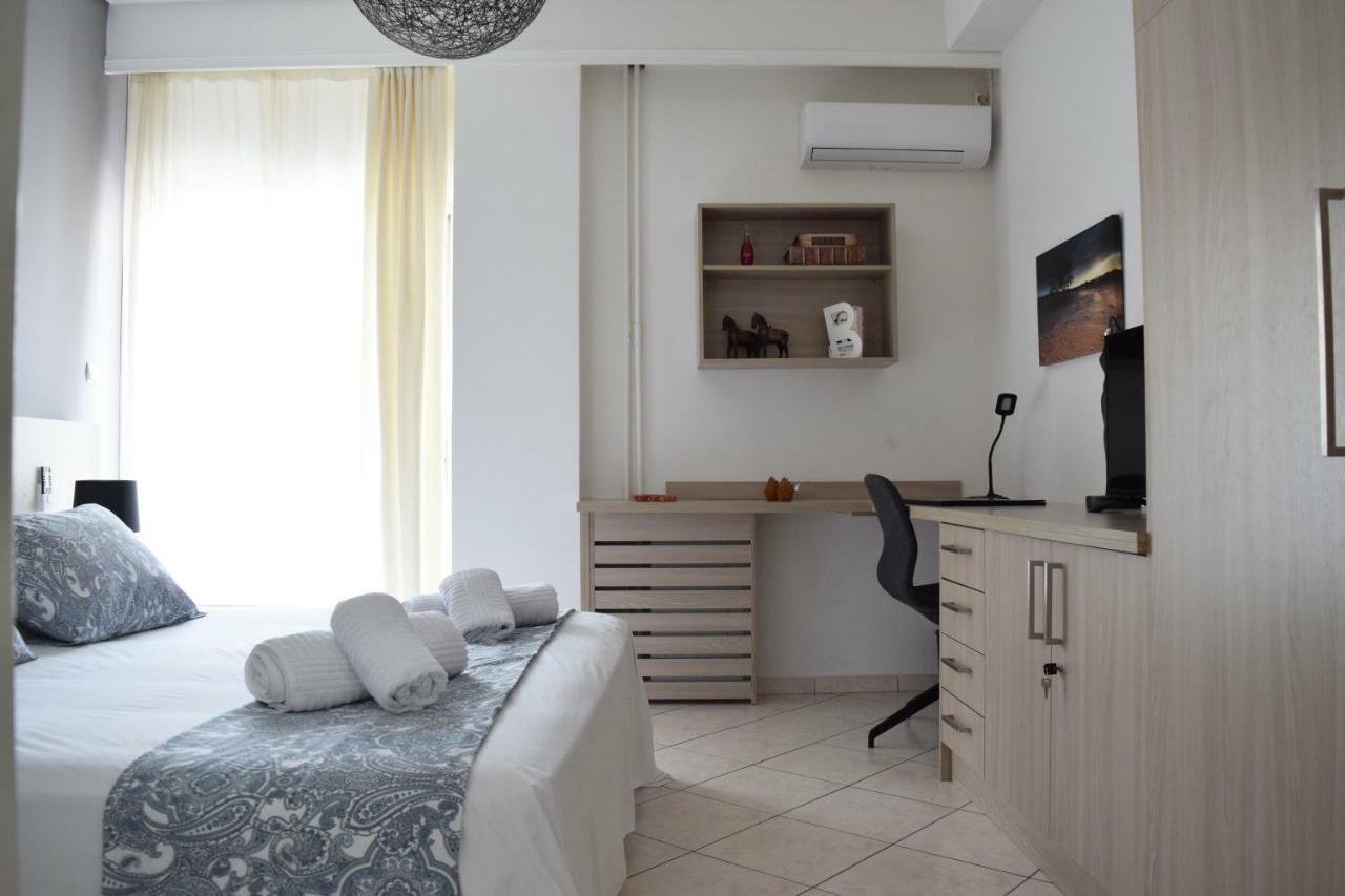 Poseidon By Heloni Apartments พีเรียส ภายนอก รูปภาพ
